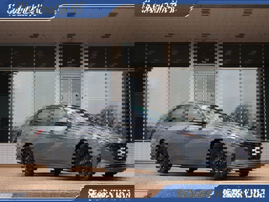 Used 2022 Hyundai Elantra SEL image 2