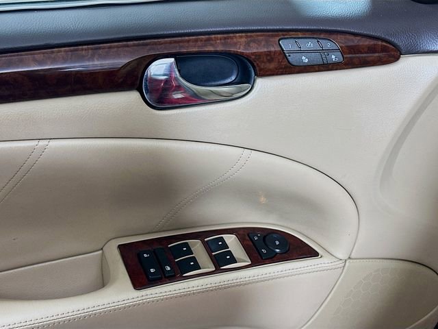 Used 2011 Buick Lucerne CXL w/ Driver Confidence Package FWD image 16