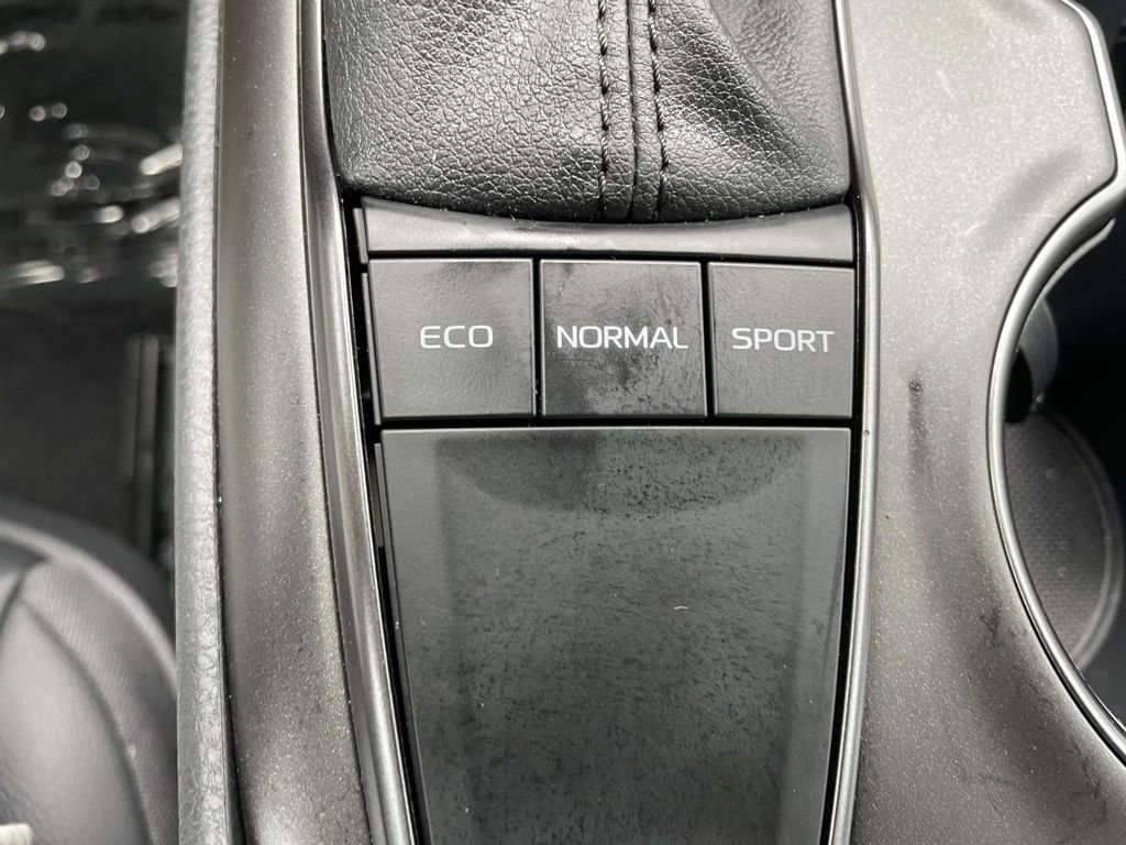 Used 2024 Toyota Camry SE image 41