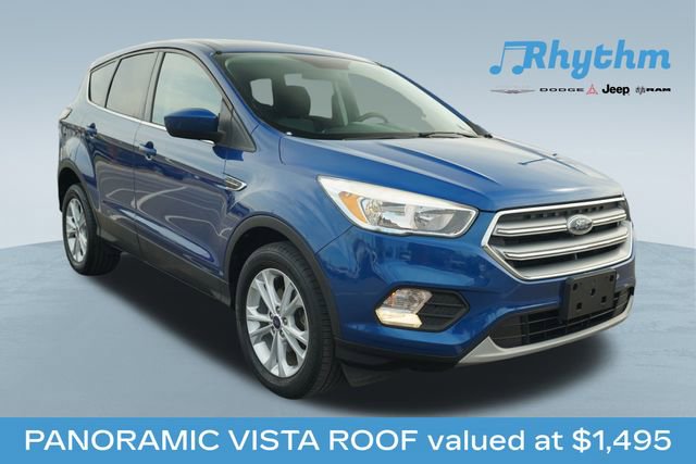 Used 2017 Ford Escape SE w/ SE Cold Weather Package image 1