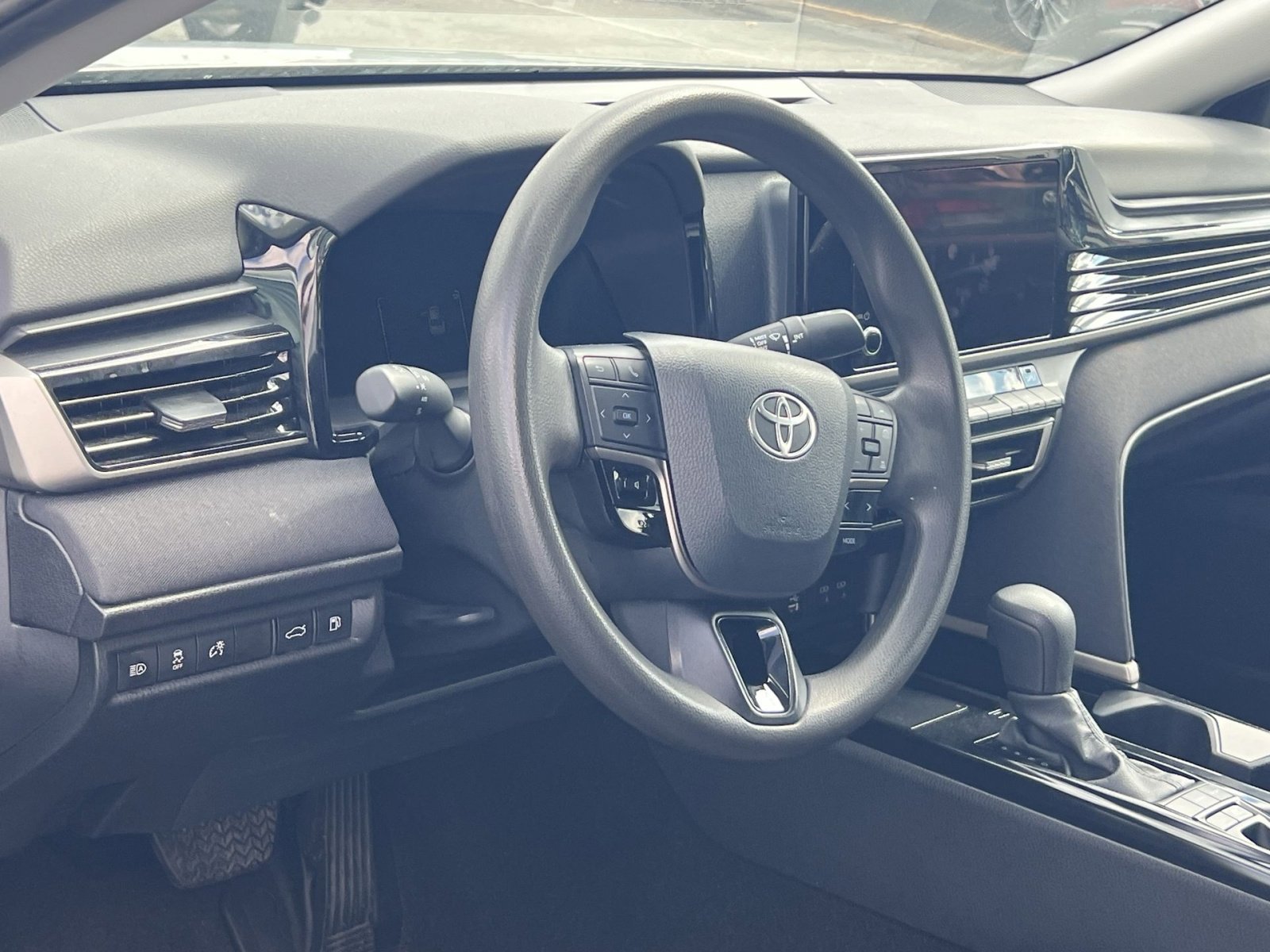 Used 2025 Toyota Camry LE image 14
