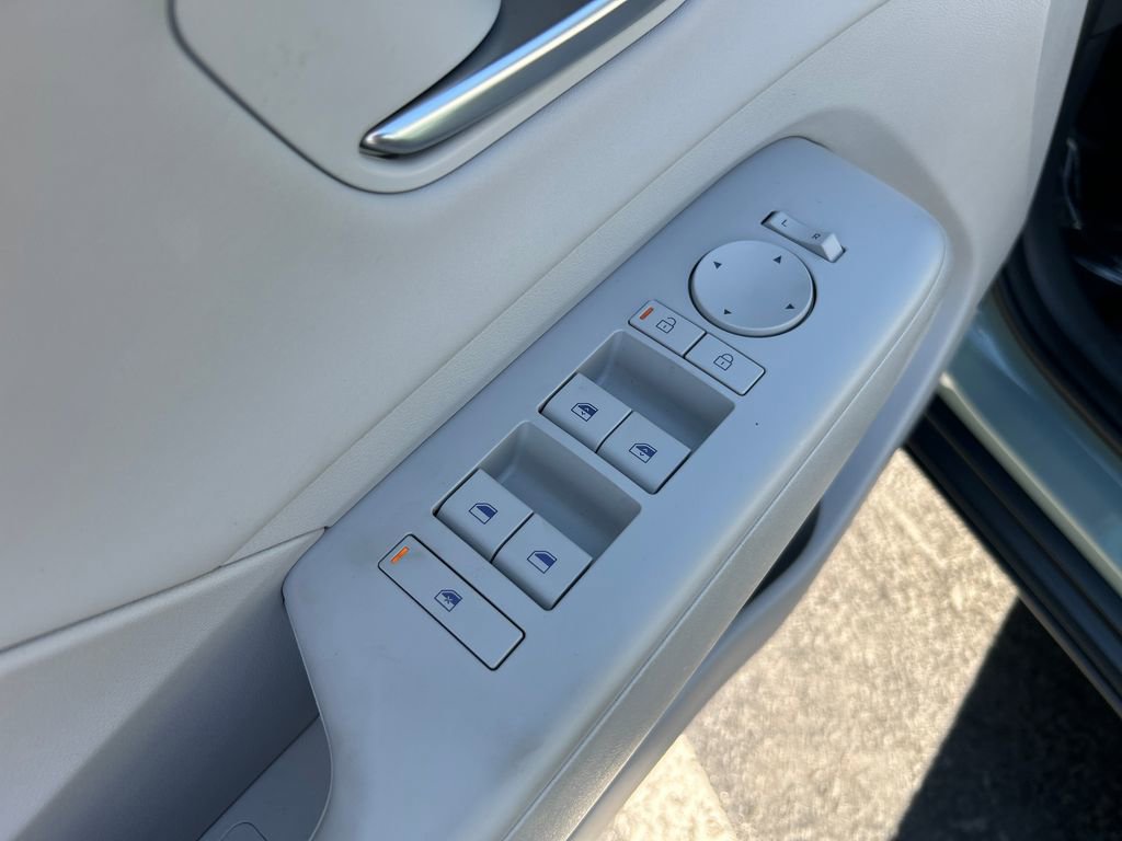 Used 2024 Hyundai Kona Limited AWD/4WD image 21