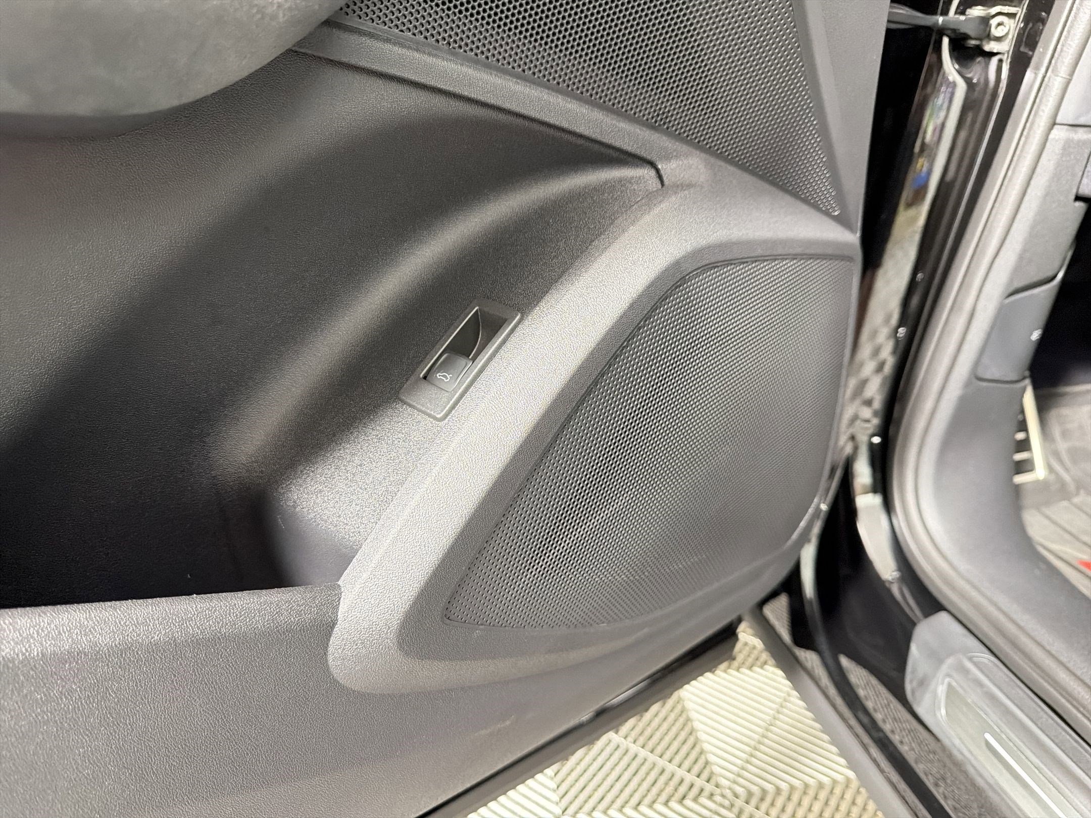 Certified 2025 Audi SQ5 Prestige w/ Prestige Package image 21