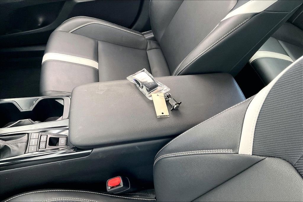 Used 2025 Toyota Camry SE image 14