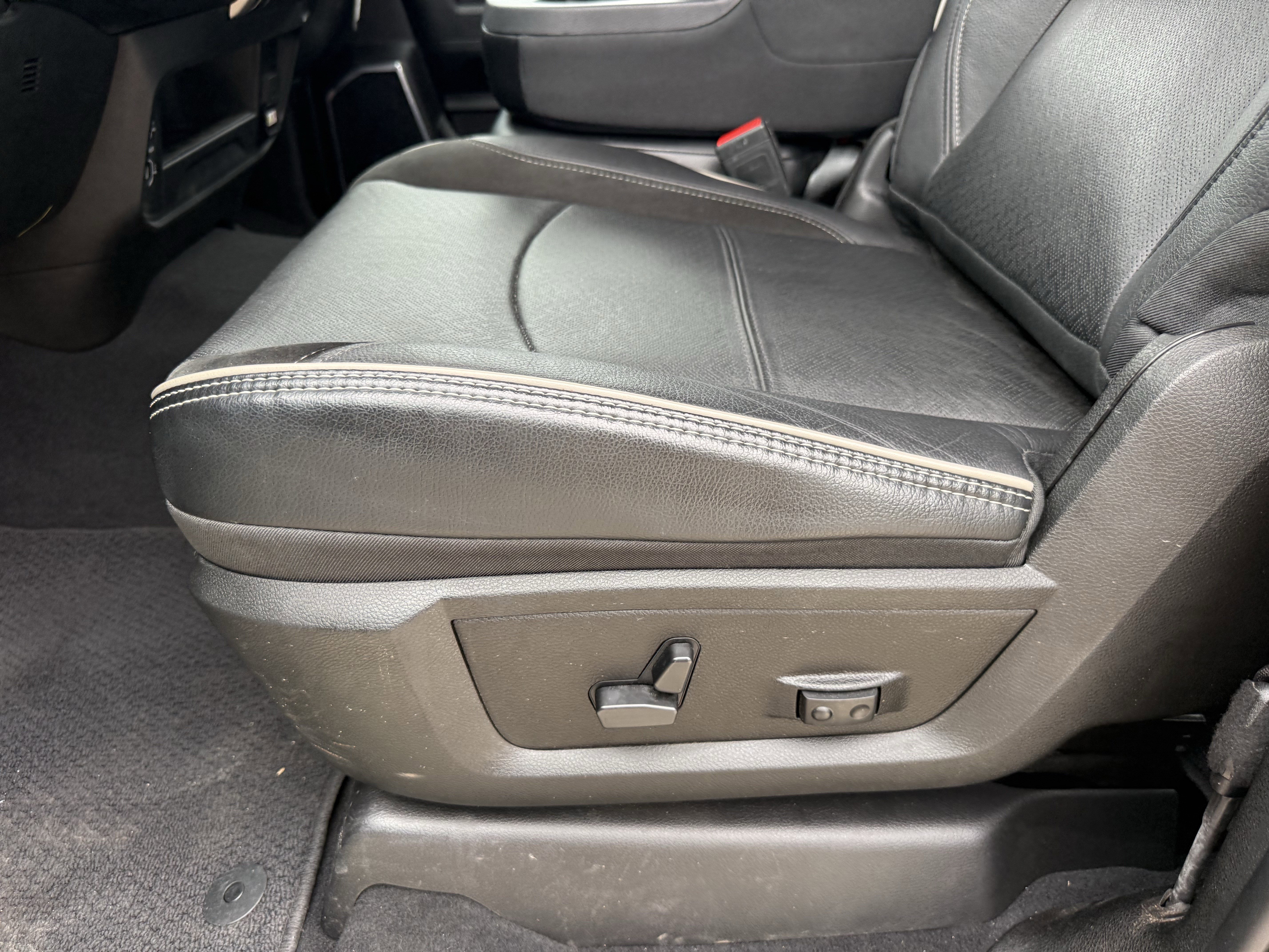 Used 2024 RAM 2500 Laramie w/ Safety Group AWD/4WD image 29