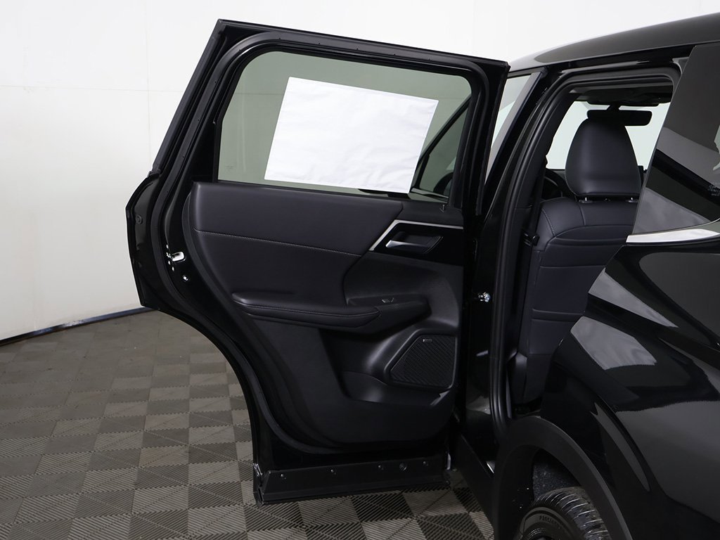 New 2025 Mitsubishi Outlander SE image 23