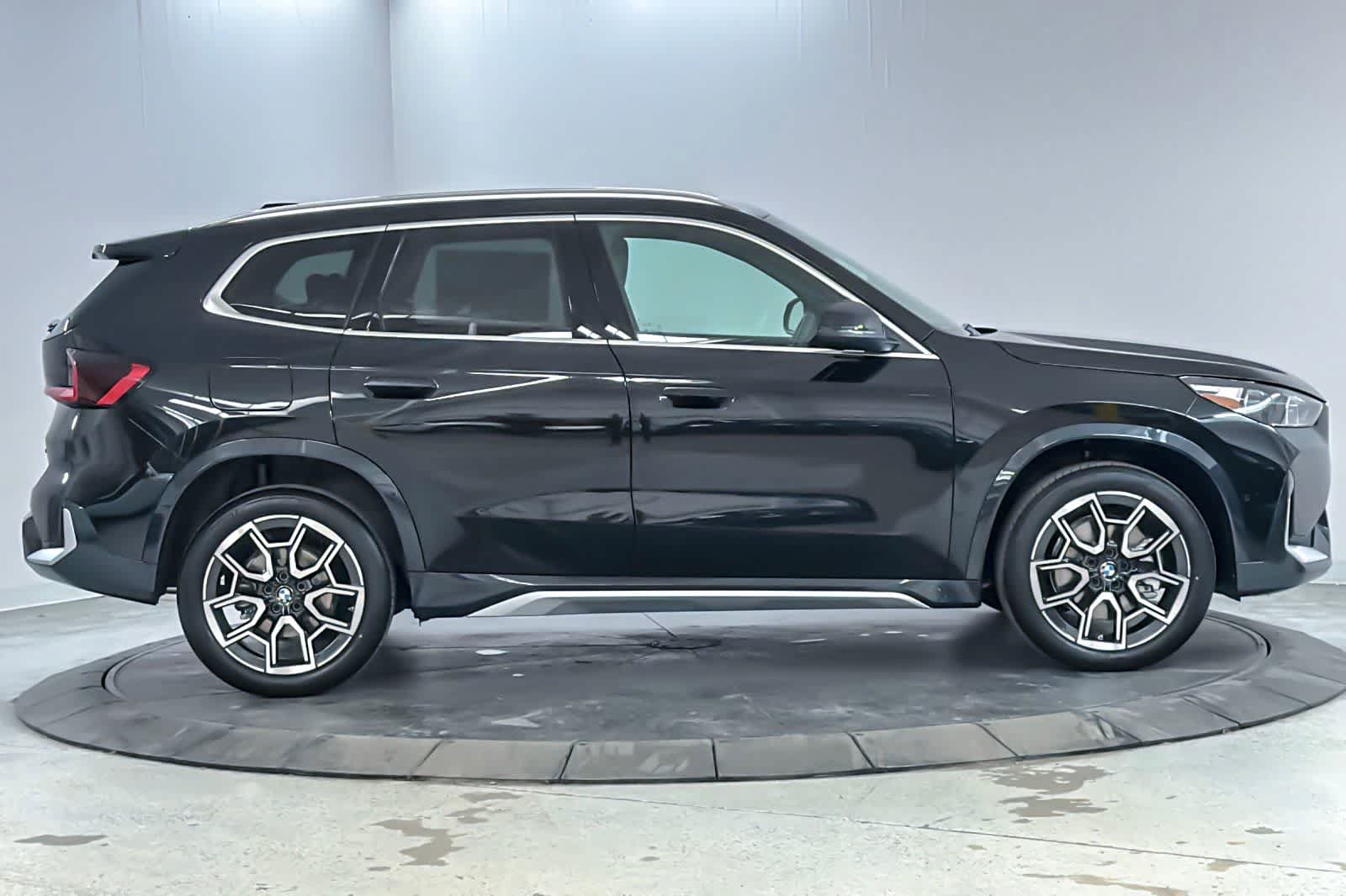 New 2026 BMW X1 xDrive28i w/ Technology Package AWD/4WD image 8