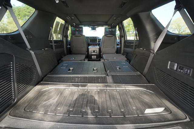 Used 2024 GMC Yukon Denali w/ Advanced Technology Package AWD/4WD image 33
