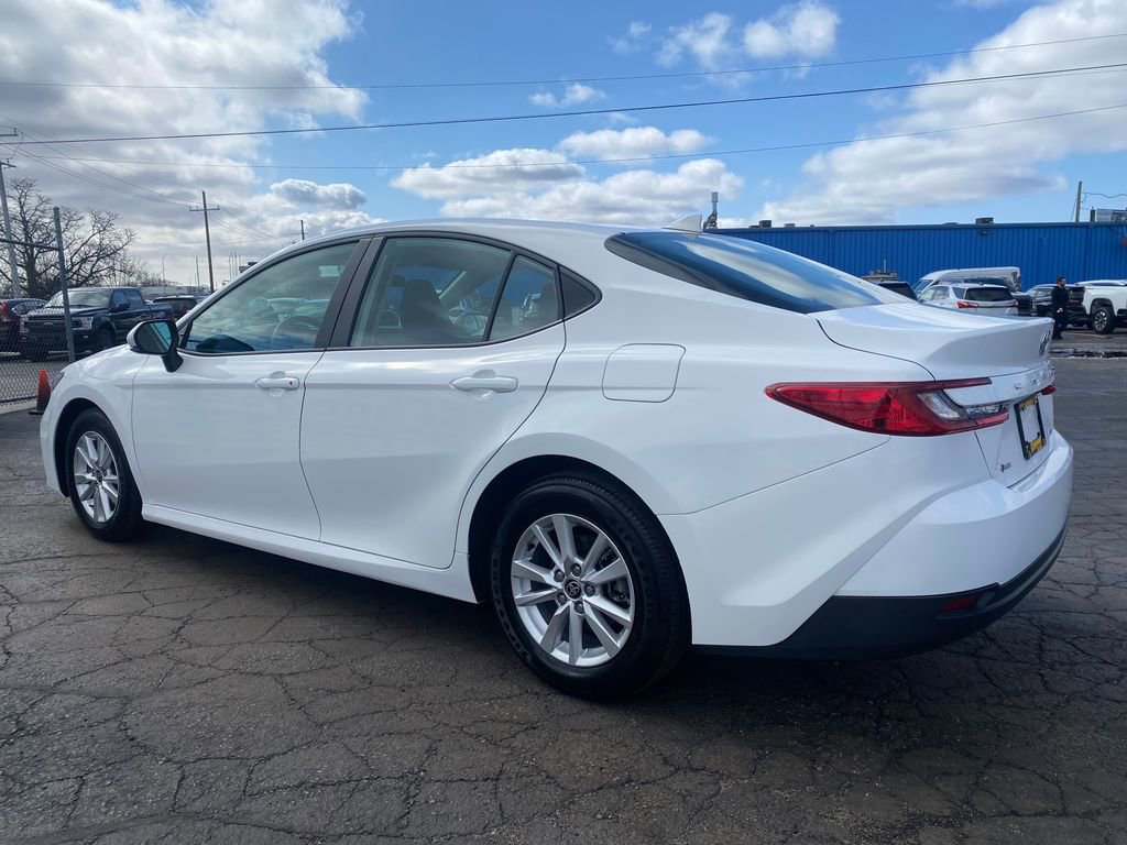 Used 2025 Toyota Camry LE FWD image 5