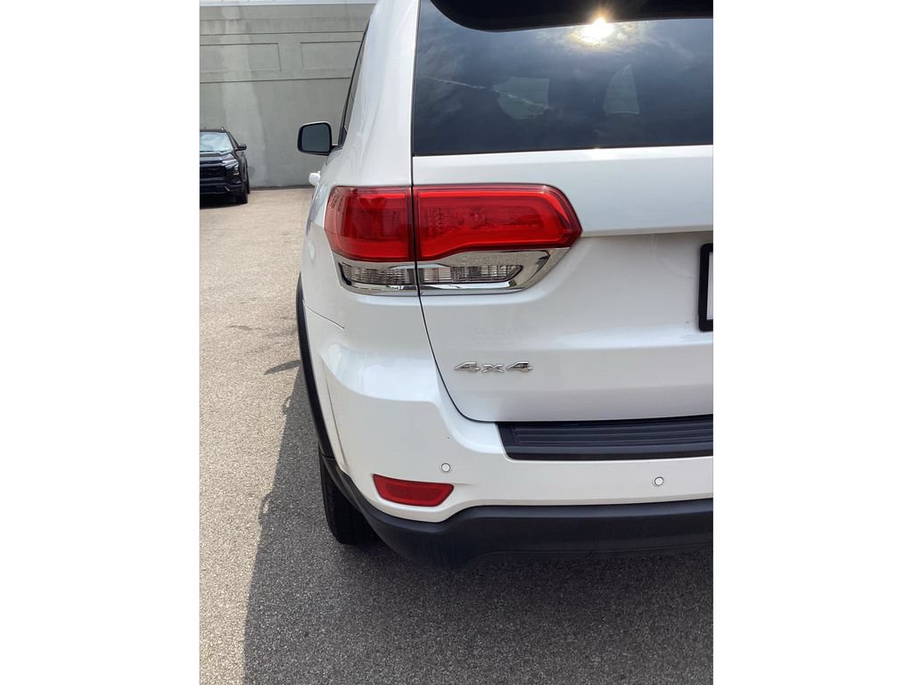 Used 2018 Jeep Grand Cherokee Laredo AWD/4WD image 29