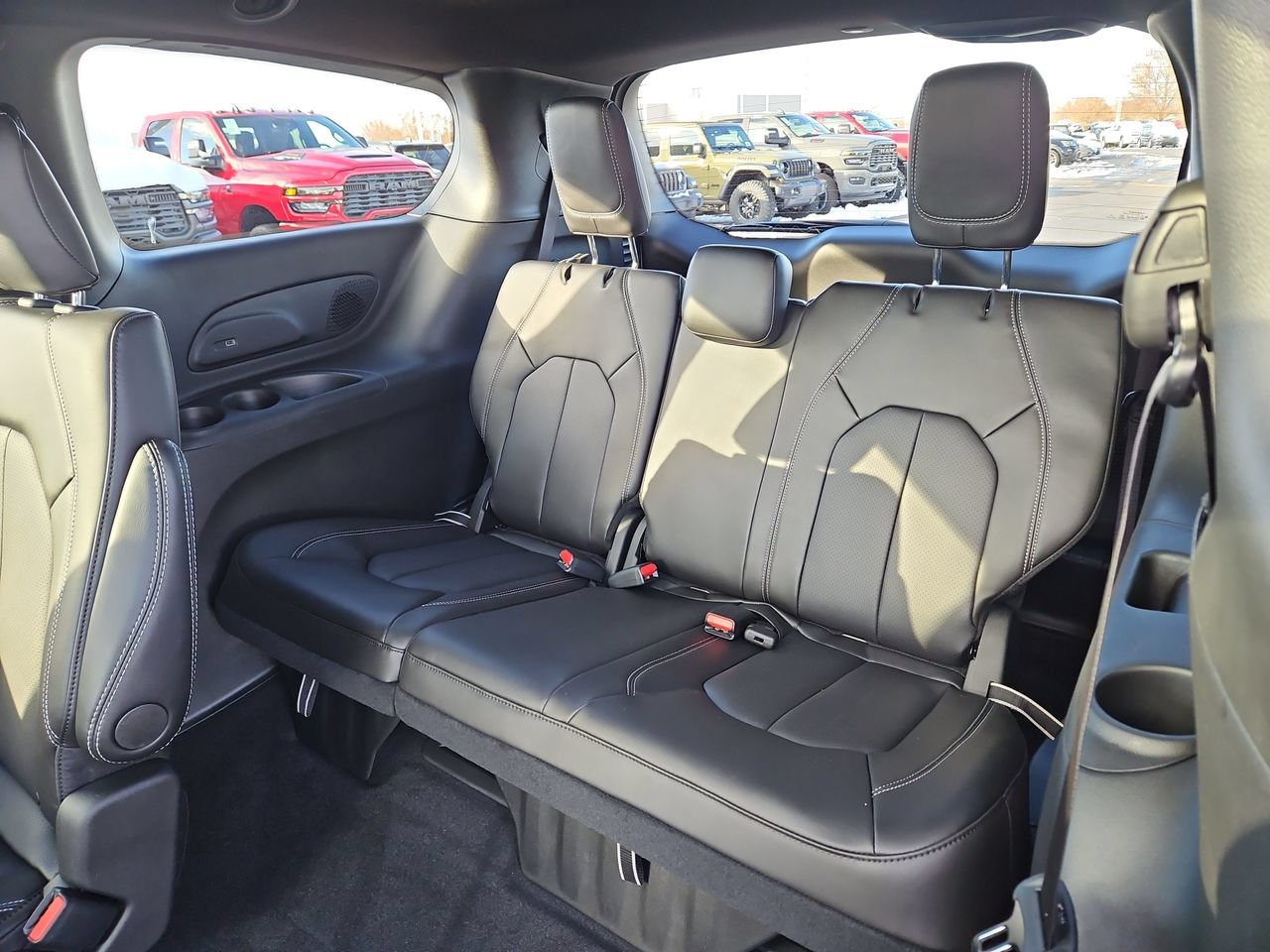New 2026 Chrysler Pacifica Select AWD/4WD image 13