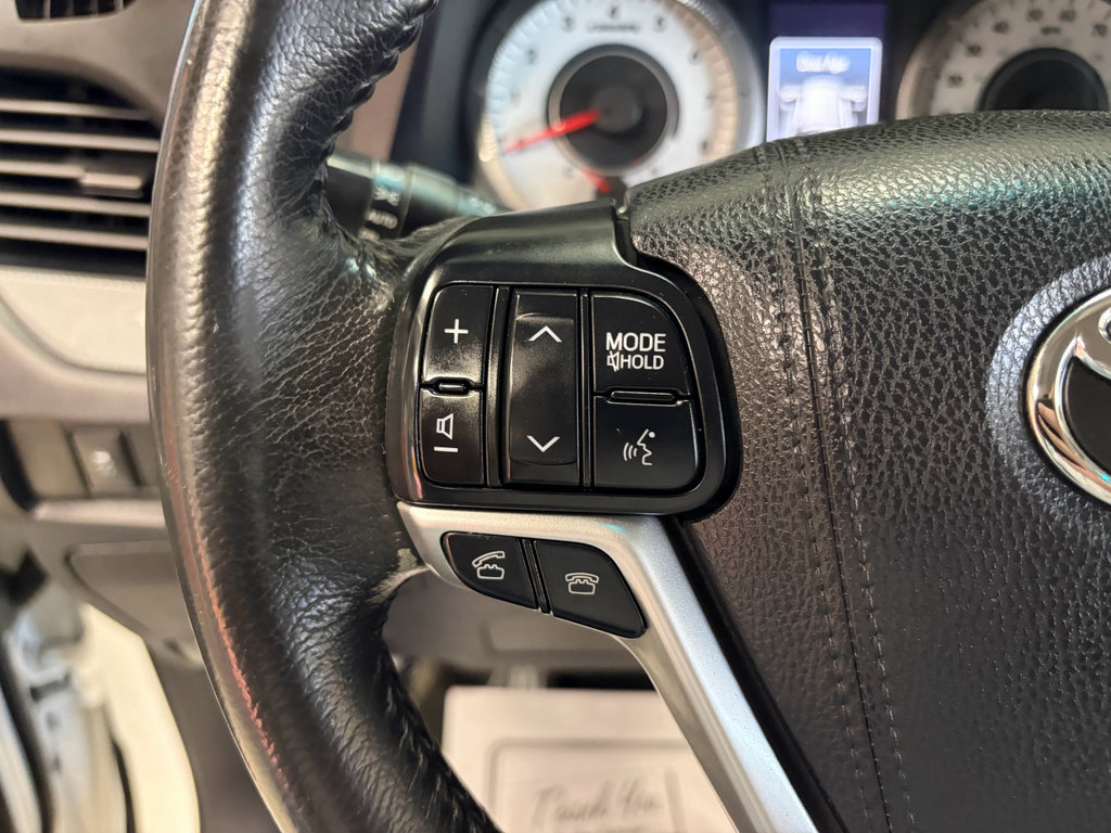 Used 2017 Toyota Sienna SE FWD image 15