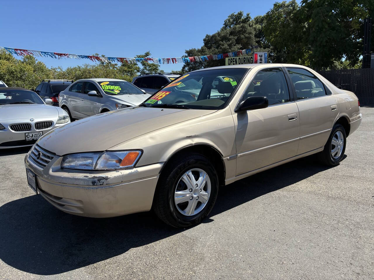 Used 1998 Toyota Camry LE FWD image 1