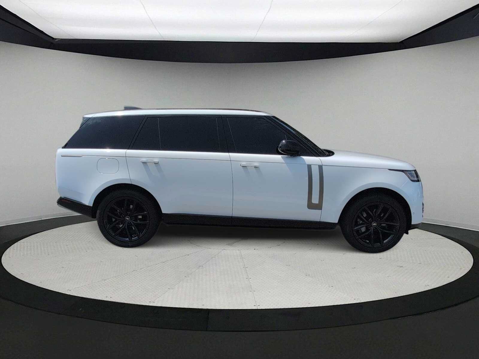 Used 2024 Land Rover Range Rover Long Wheelbase SE AWD/4WD image 9