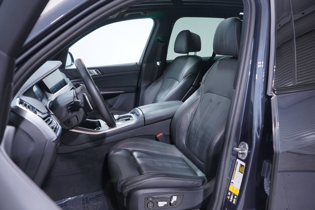Used 2022 BMW X5 xDrive40i w/ M Sport Package image 7