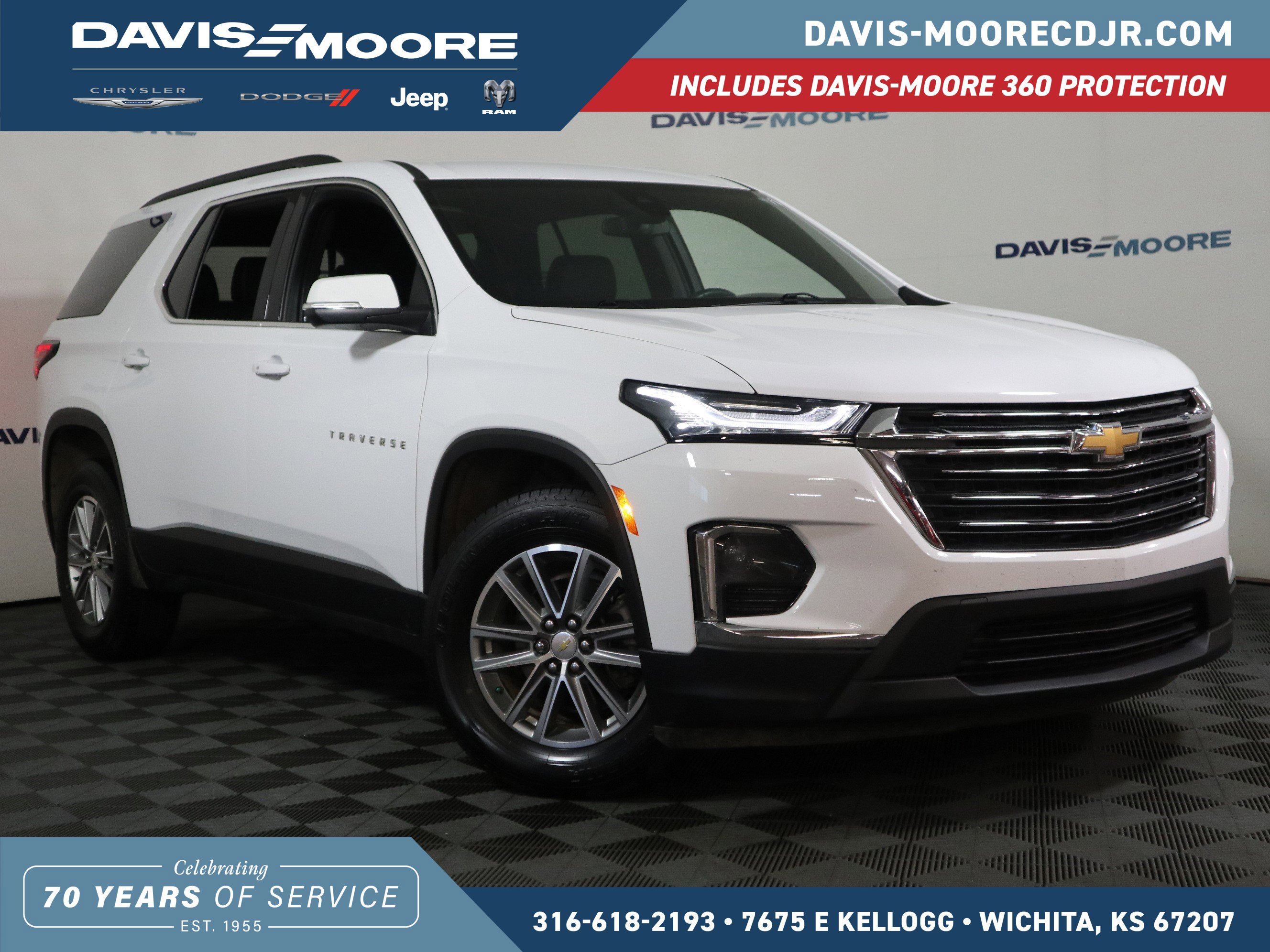 Used 2023 Chevrolet Traverse LT FWD image 1