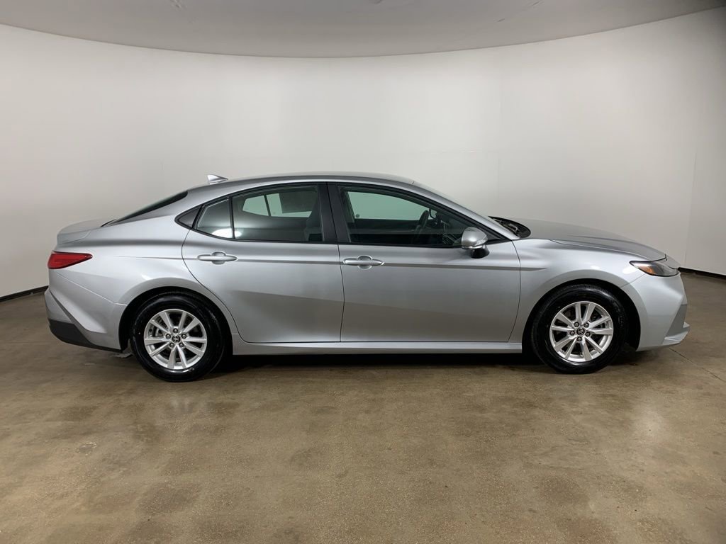 Used 2025 Toyota Camry LE image 7