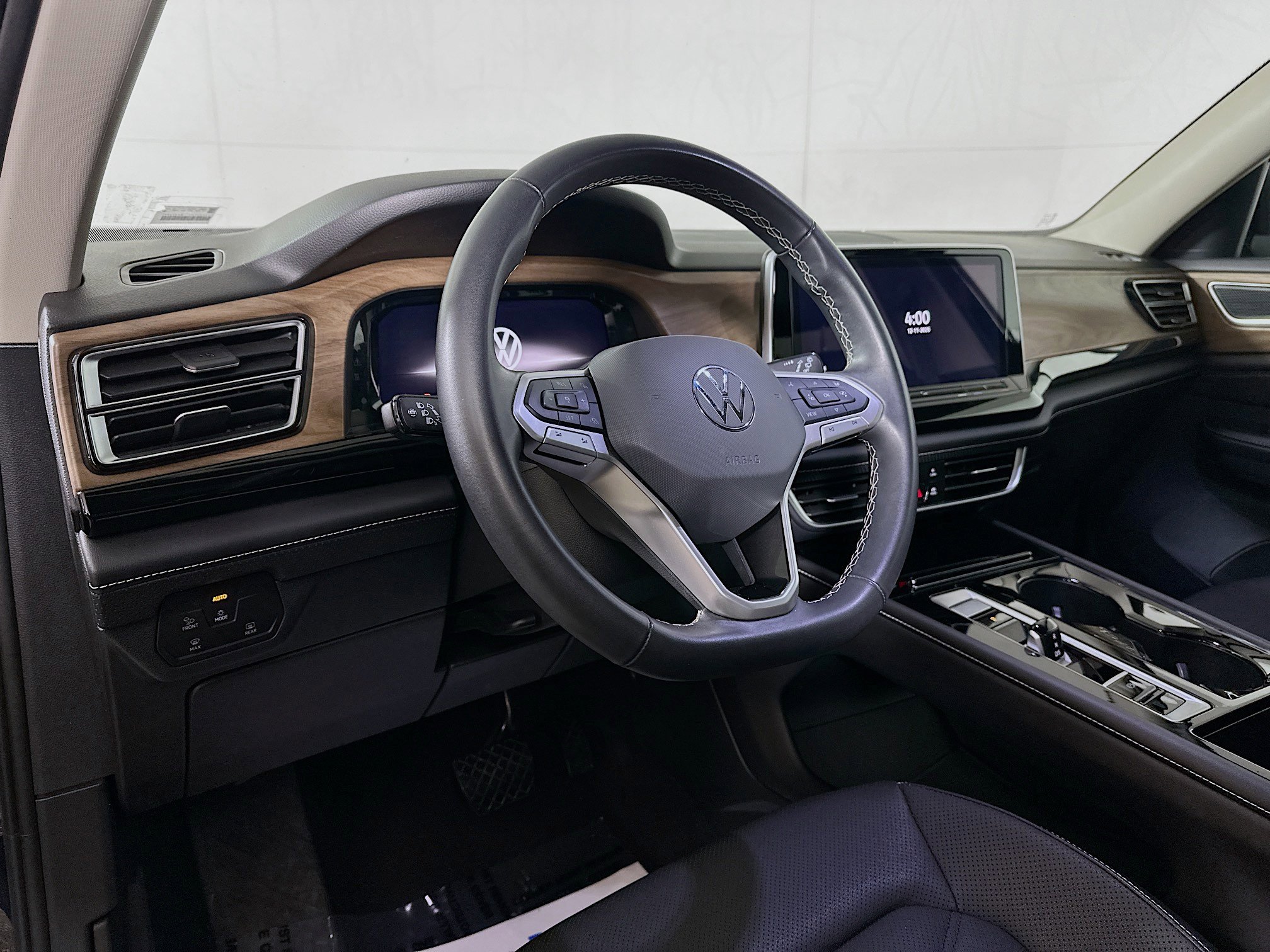 Used 2024 Volkswagen Atlas SE image 9