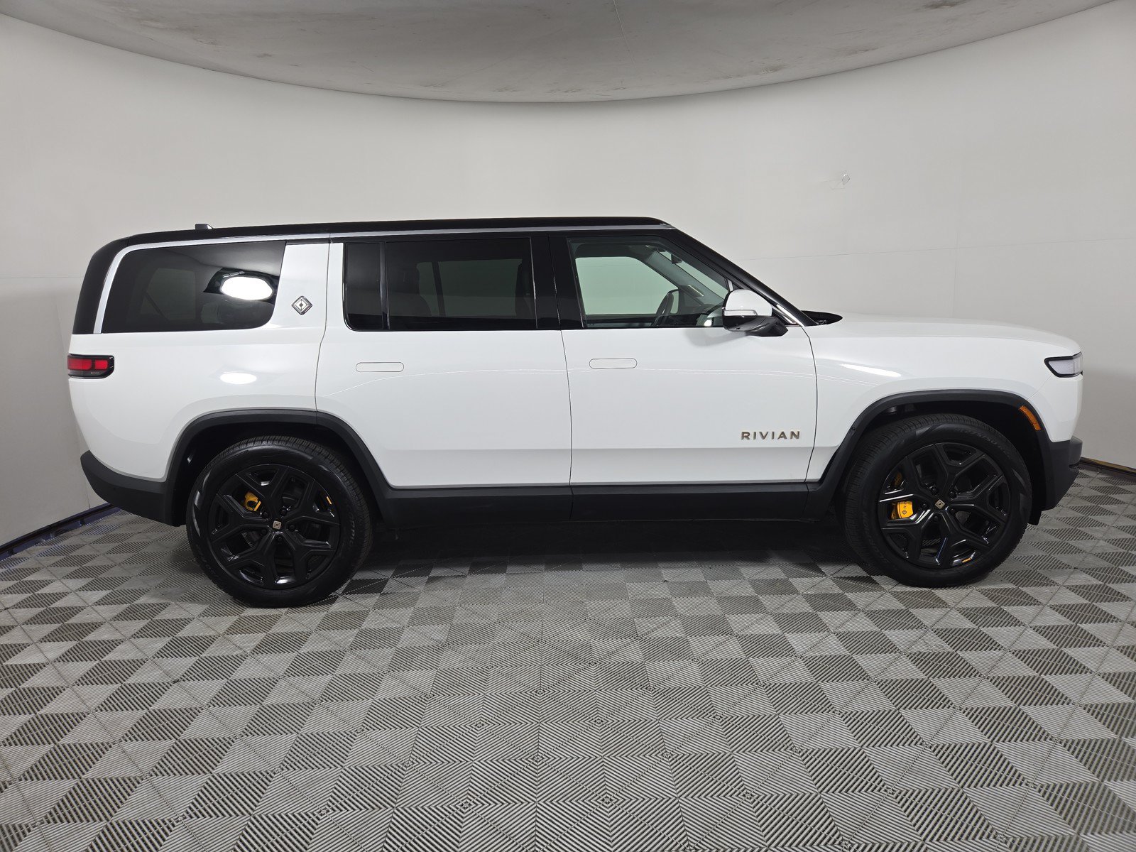 Used 2023 Rivian R1S Launch Edition AWD/4WD image 6