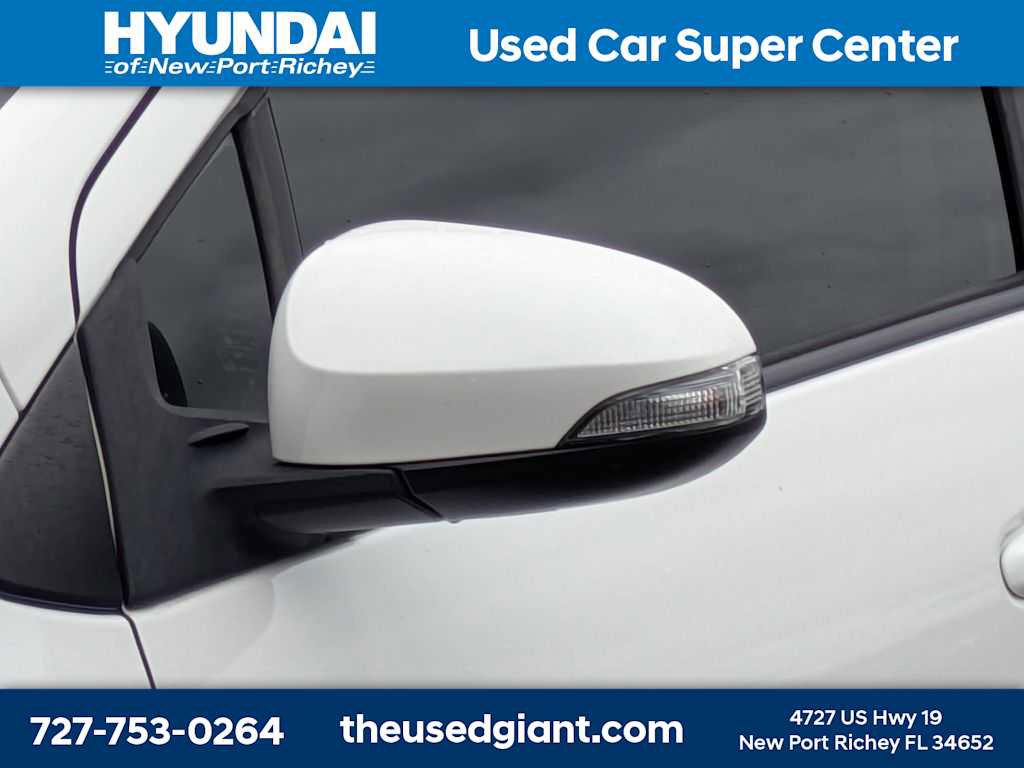 Used 2018 Toyota Prius C Two image 11