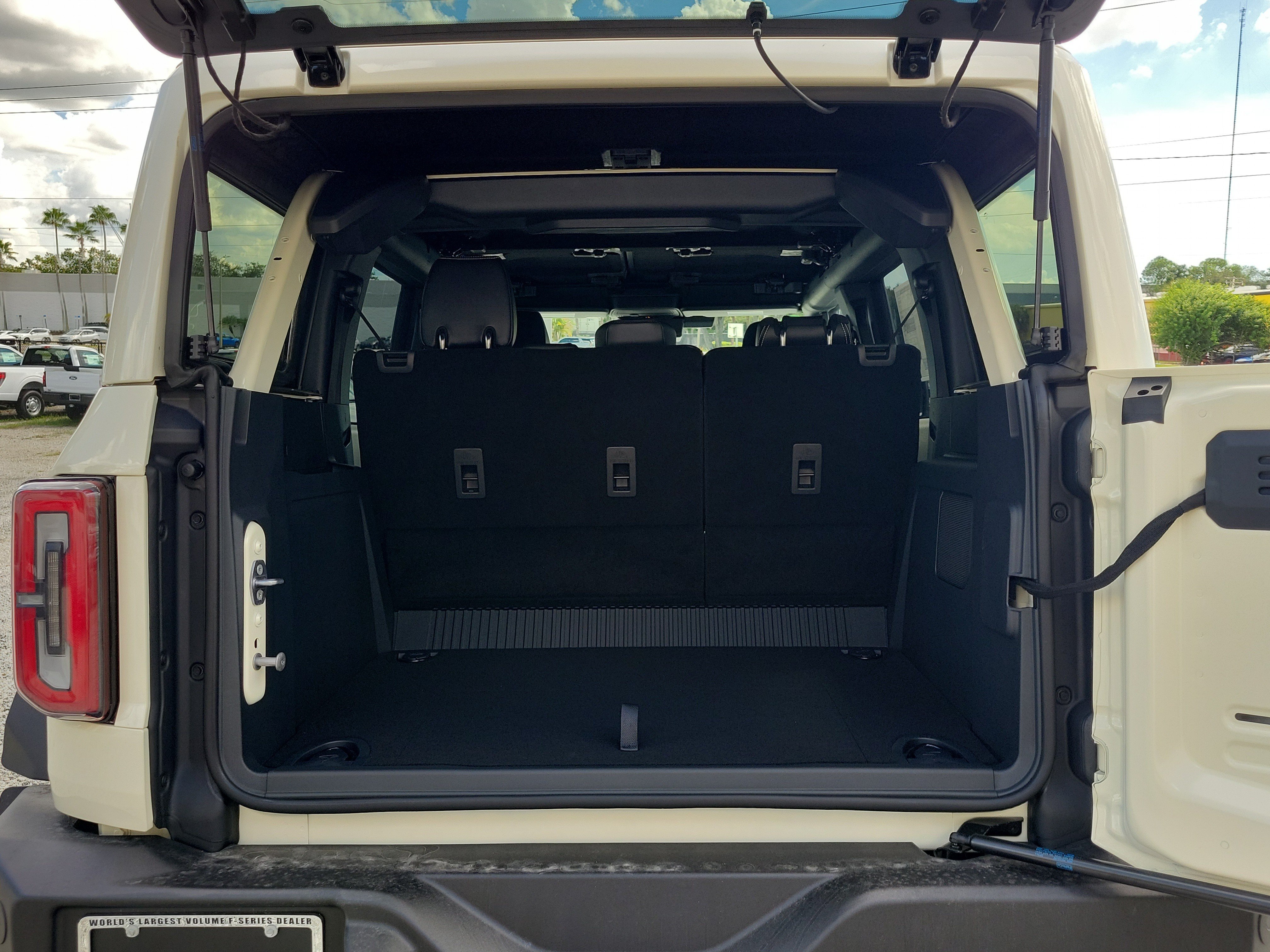 New 2026 Ford Bronco Outer Banks w/ Sasquatch Package AWD/4WD image 10