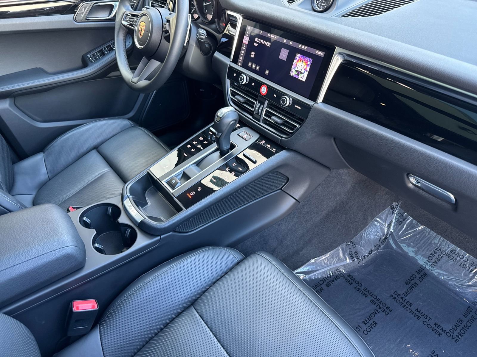 Certified 2025 Porsche Macan image 18