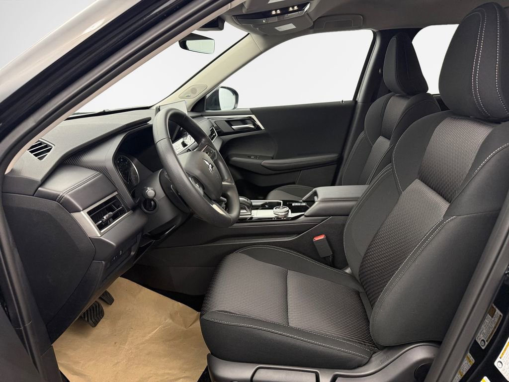 New 2026 Mitsubishi Outlander ES AWD/4WD image 12