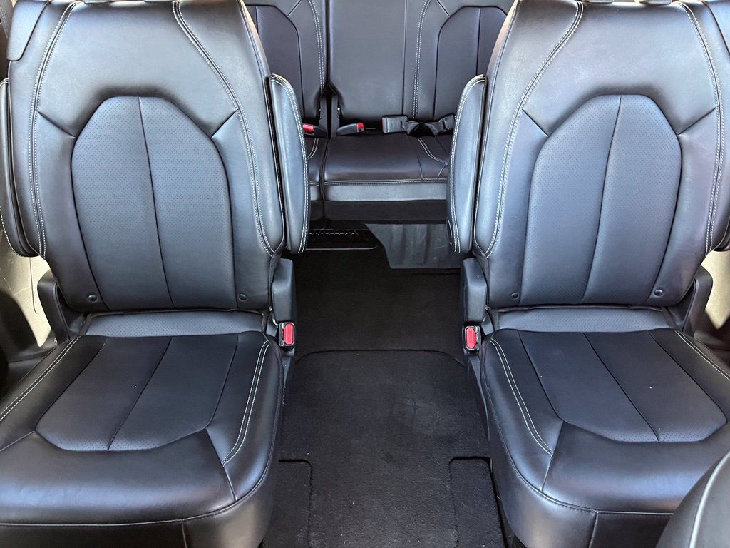 Used 2026 Chrysler Pacifica Select FWD image 17