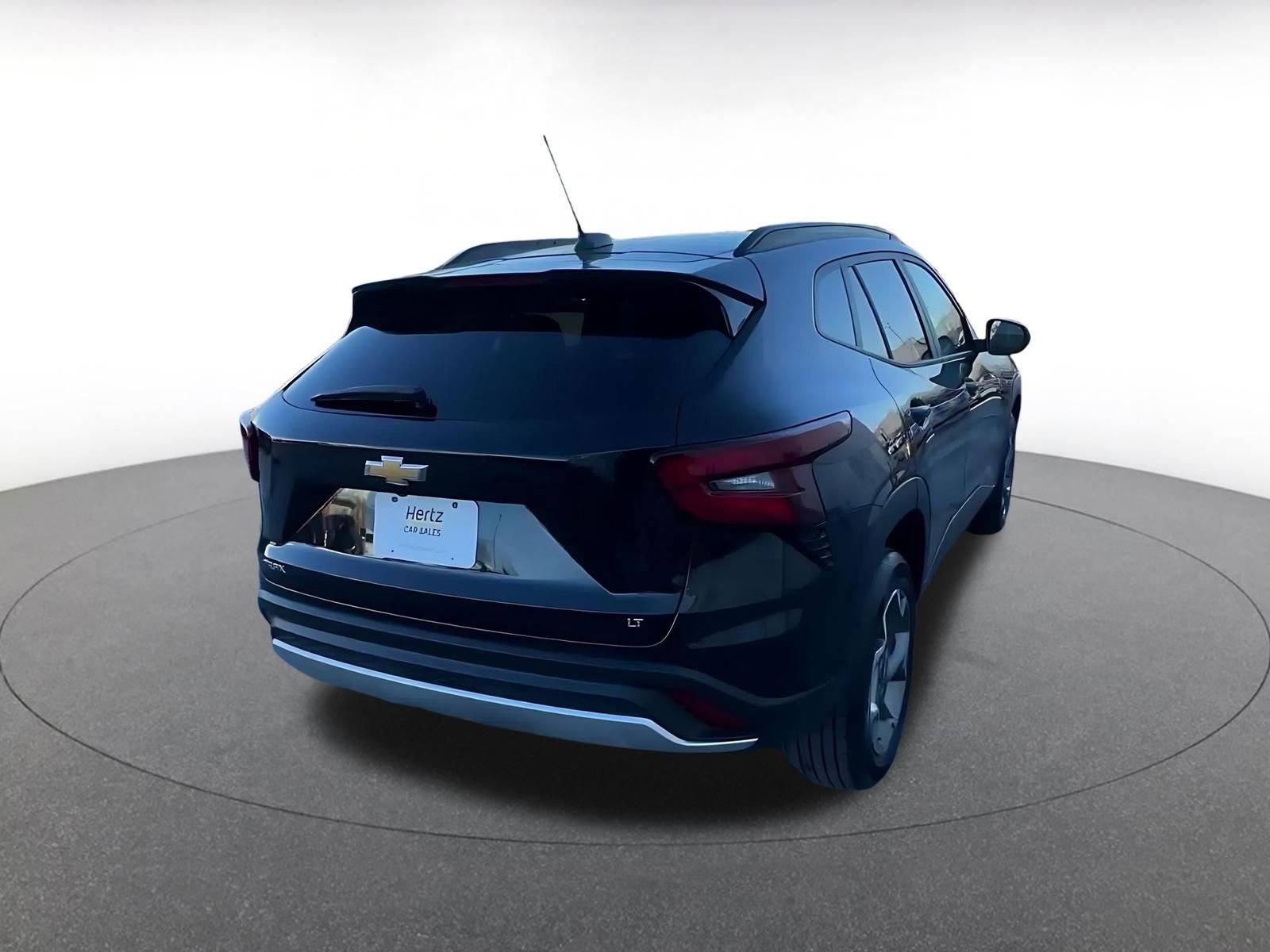 Used 2025 Chevrolet Trax LT w/ LT Convenience Package image 14