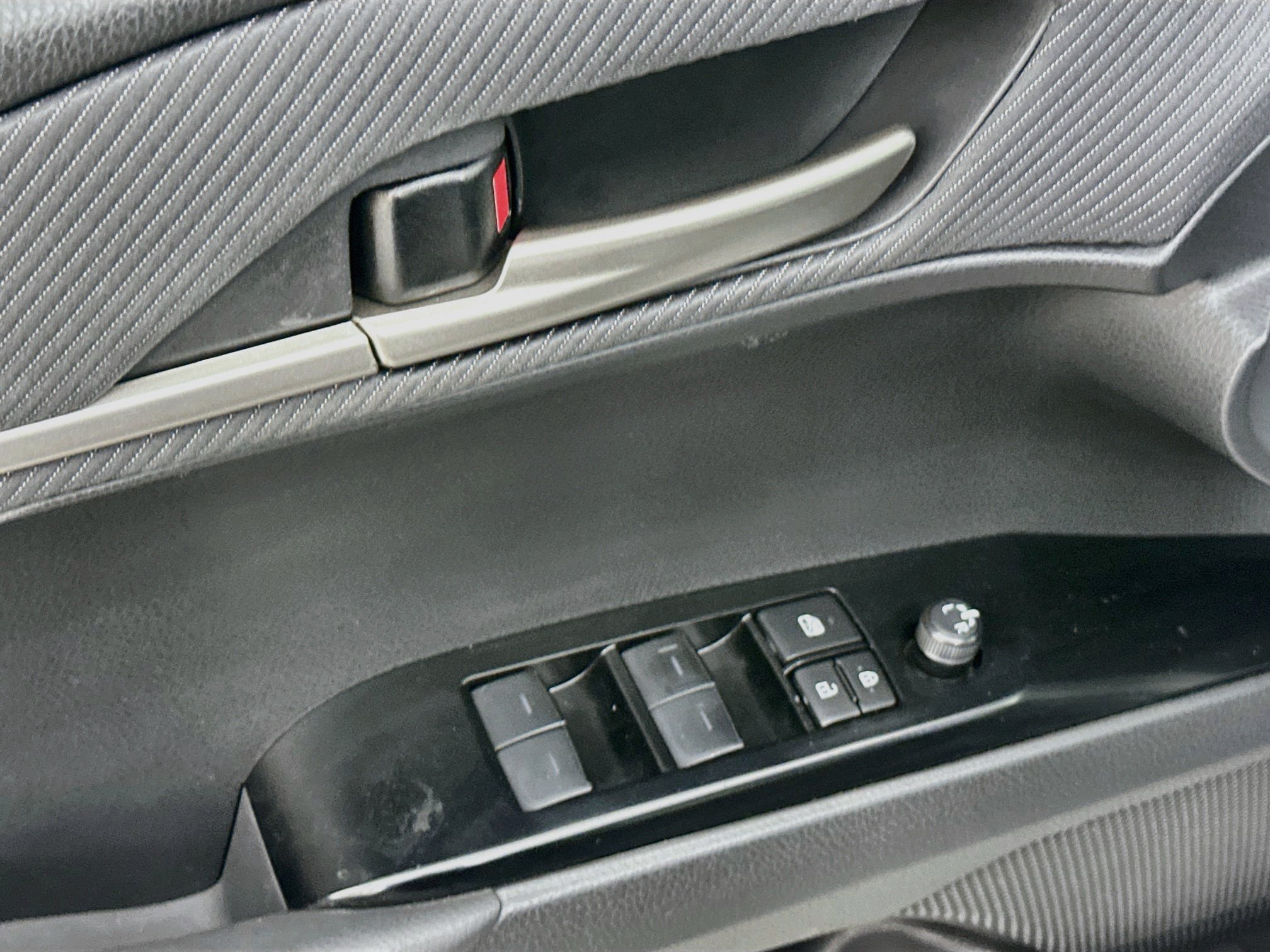 Used 2025 Toyota Camry SE w/ Convenience Package FWD image 15