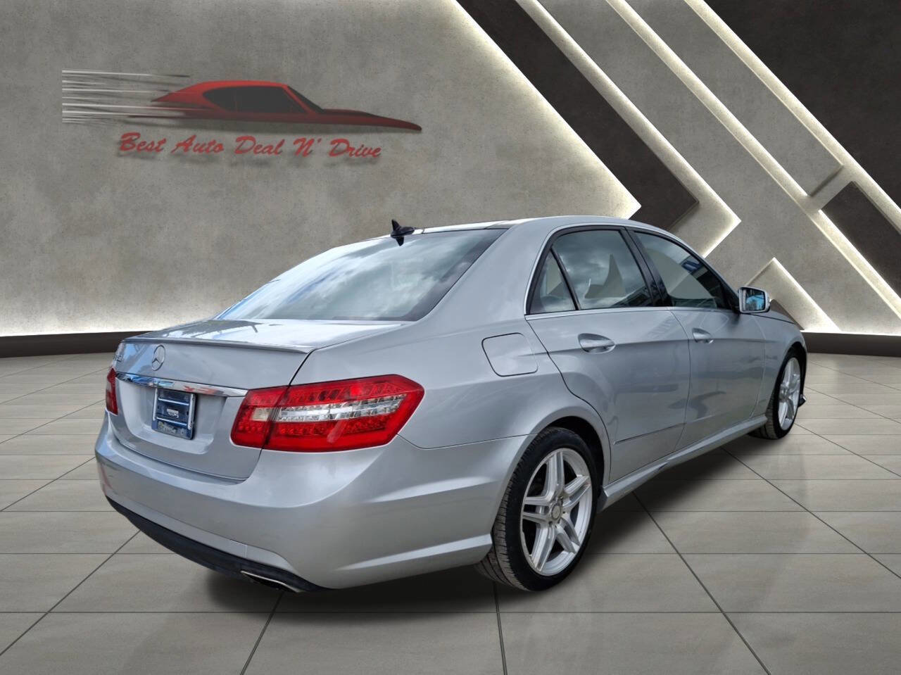 Used 2013 Mercedes-Benz E 350 Sedan image 4