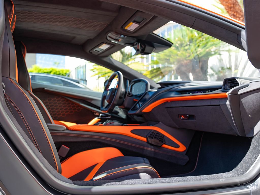 Used 2025 Lamborghini Revuelto image 7