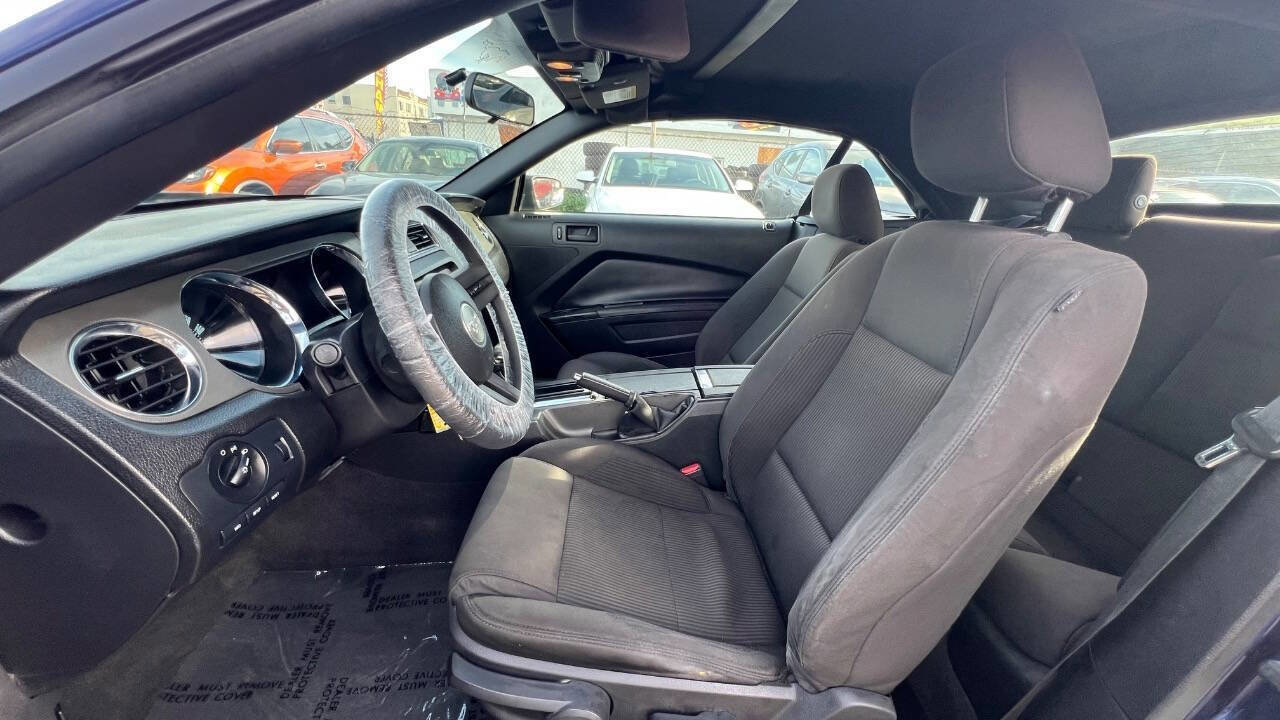 Used 2012 Ford Mustang Premium image 18