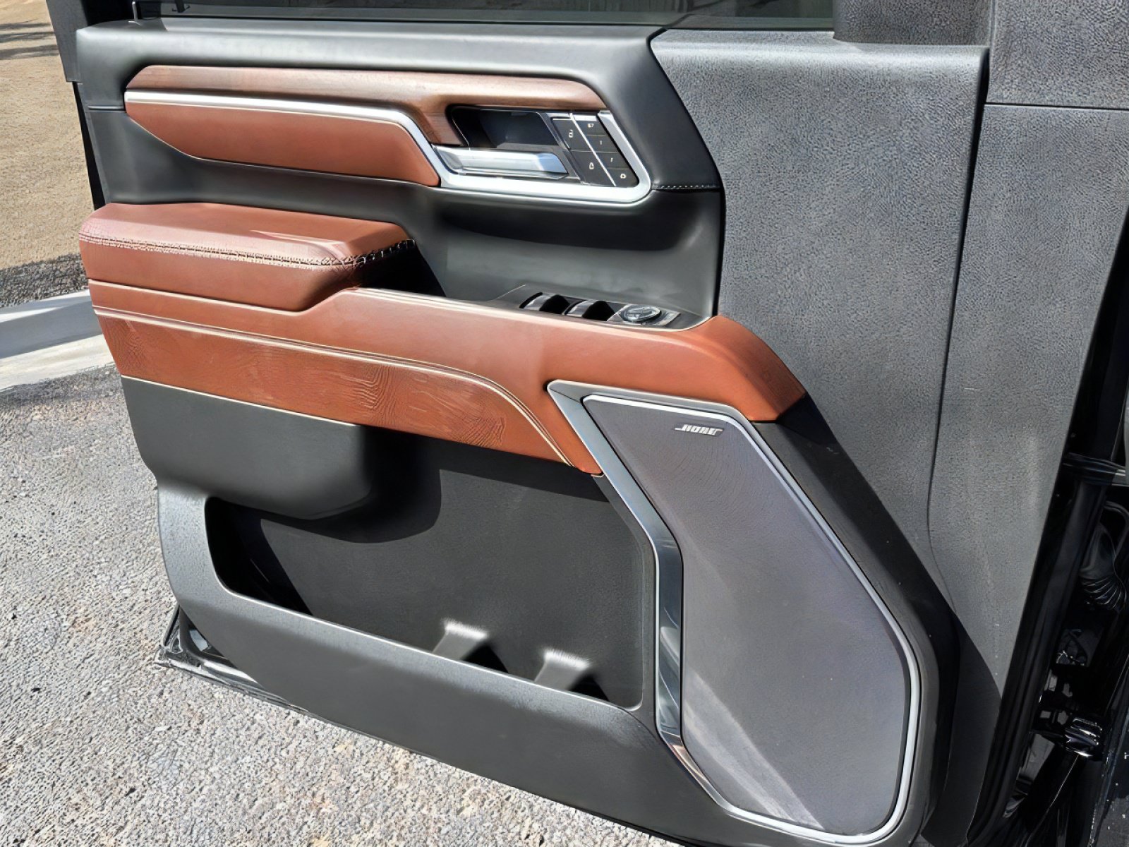 Used 2025 GMC Sierra 2500 Denali Ultimate w/ Max Trailering Package AWD/4WD image 11