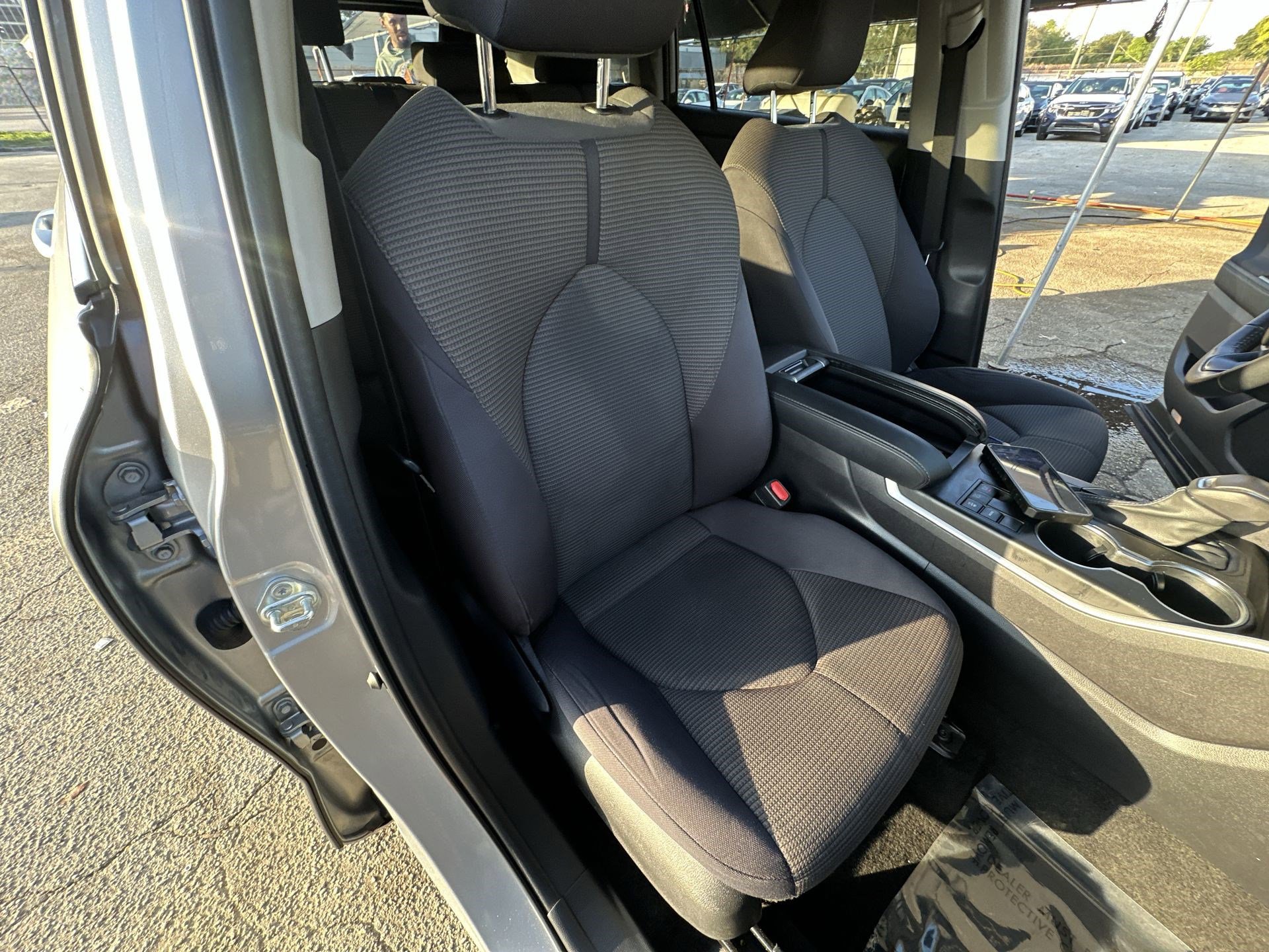 Used 2023 Toyota Highlander LE image 28