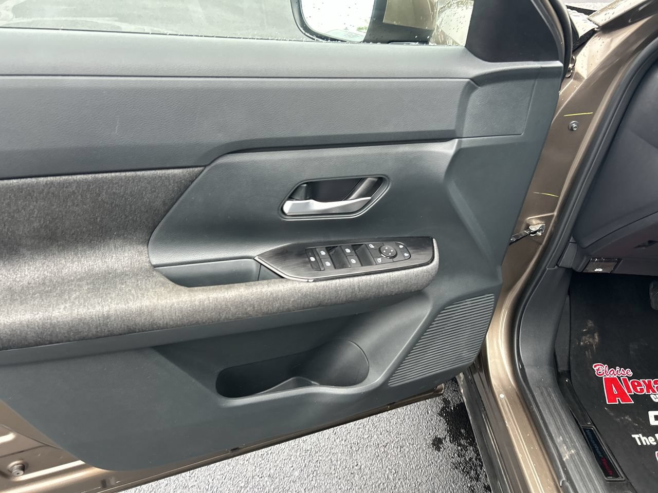 Used 2025 Nissan Kicks SV w/ Charging Package AWD/4WD image 19
