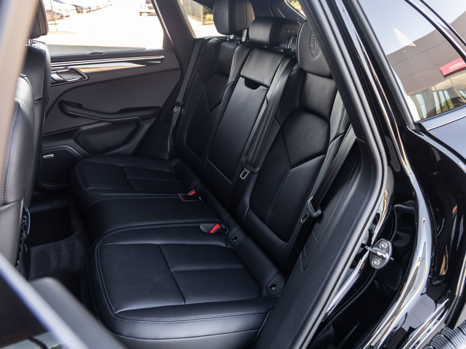 Certified 2026 Porsche Macan AWD/4WD image 35