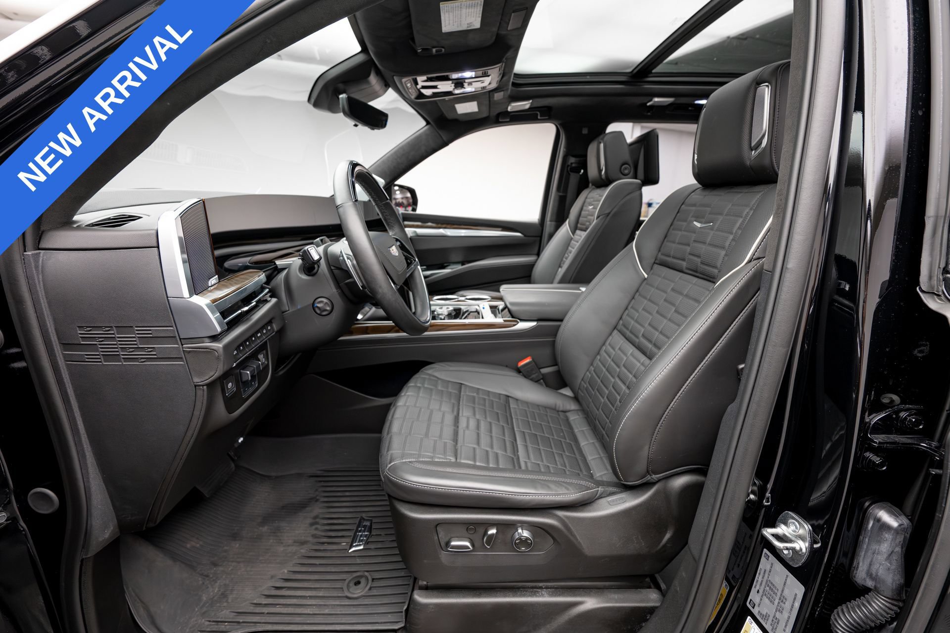 Used 2025 Cadillac Escalade Sport Platinum w/ LPO, Floor Liner Package AWD/4WD image 12