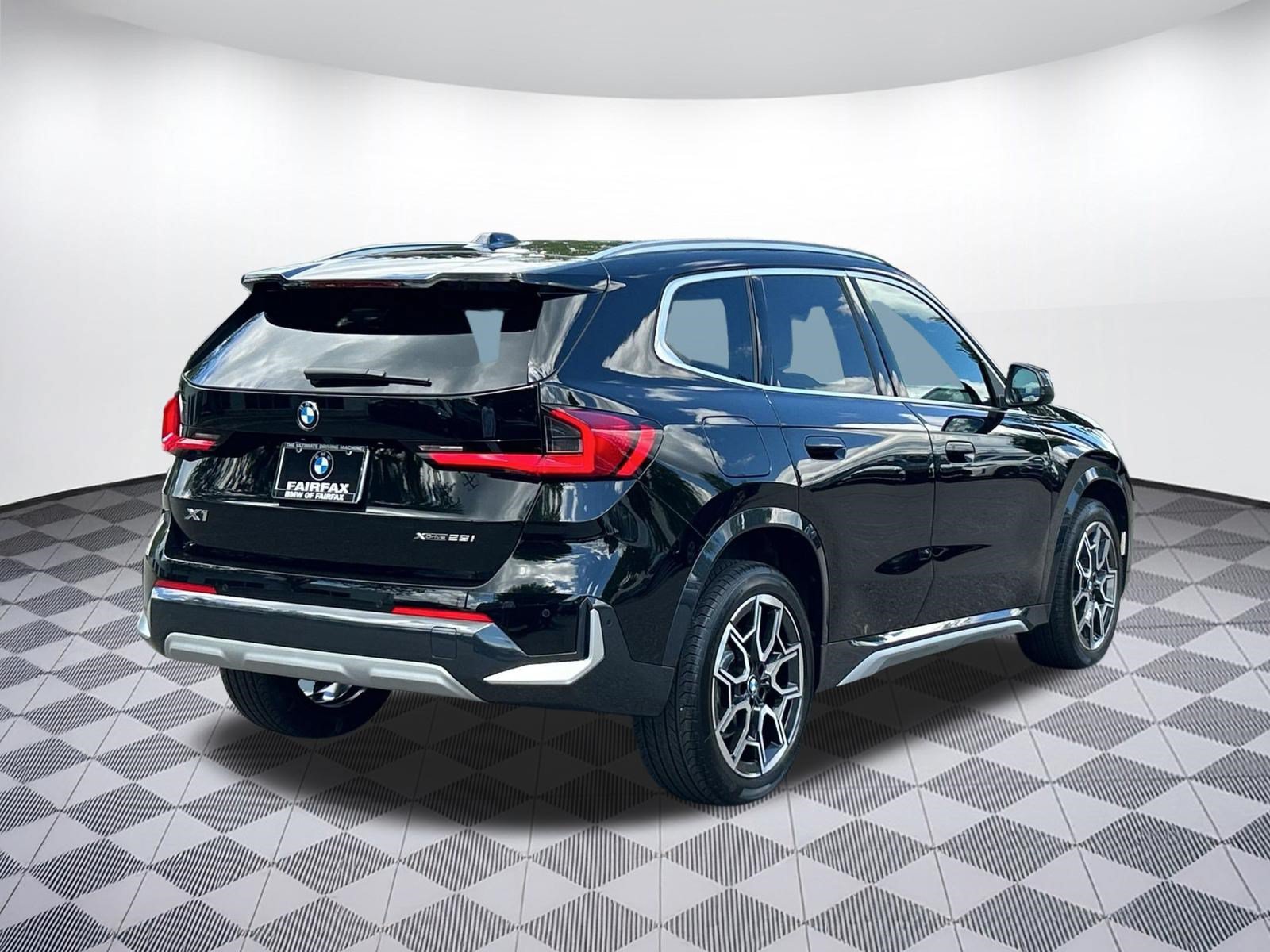 Used 2025 BMW X1 xDrive28i w/ Premium Package AWD/4WD image 9