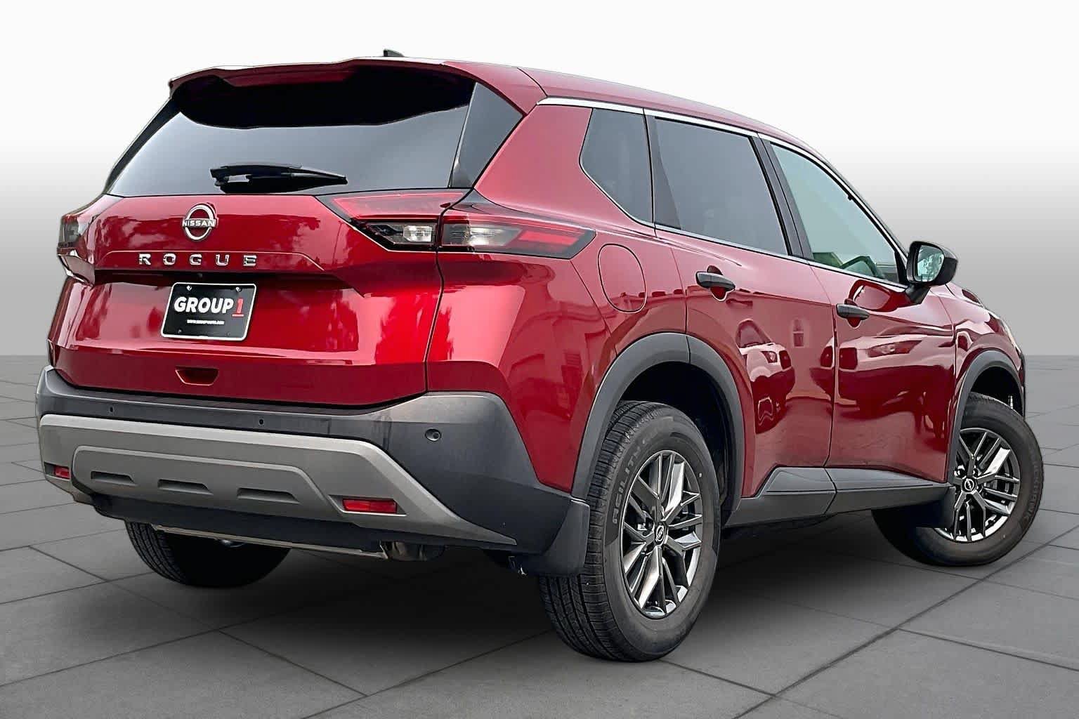 Used 2023 Nissan Rogue S FWD image 11