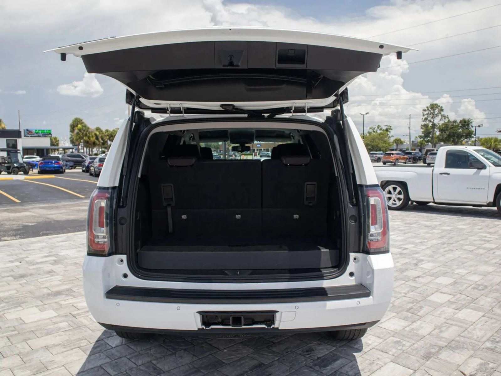 Used 2020 GMC Yukon SLE AWD/4WD image 11