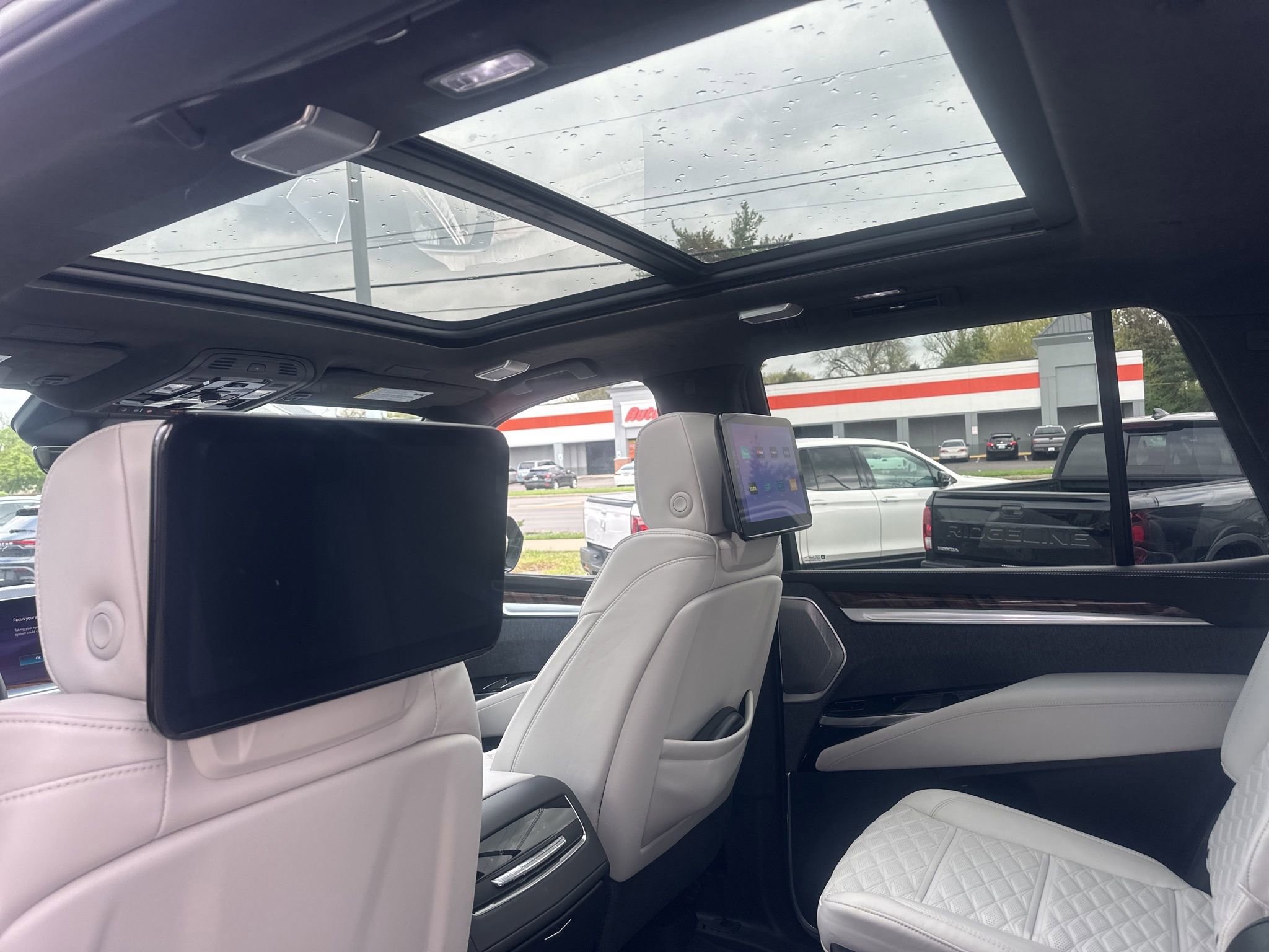 Used 2026 Cadillac Escalade Platinum Sport w/ LPO, ONYX Package image 42