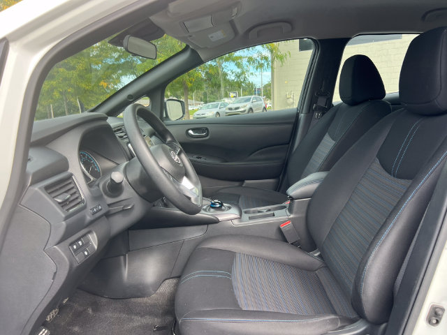 Used 2025 Nissan Leaf S FWD image 3