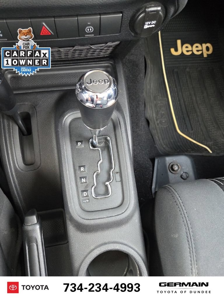 Used 2012 Jeep Wrangler Unlimited Sahara w/ Dual Top Group AWD/4WD image 23