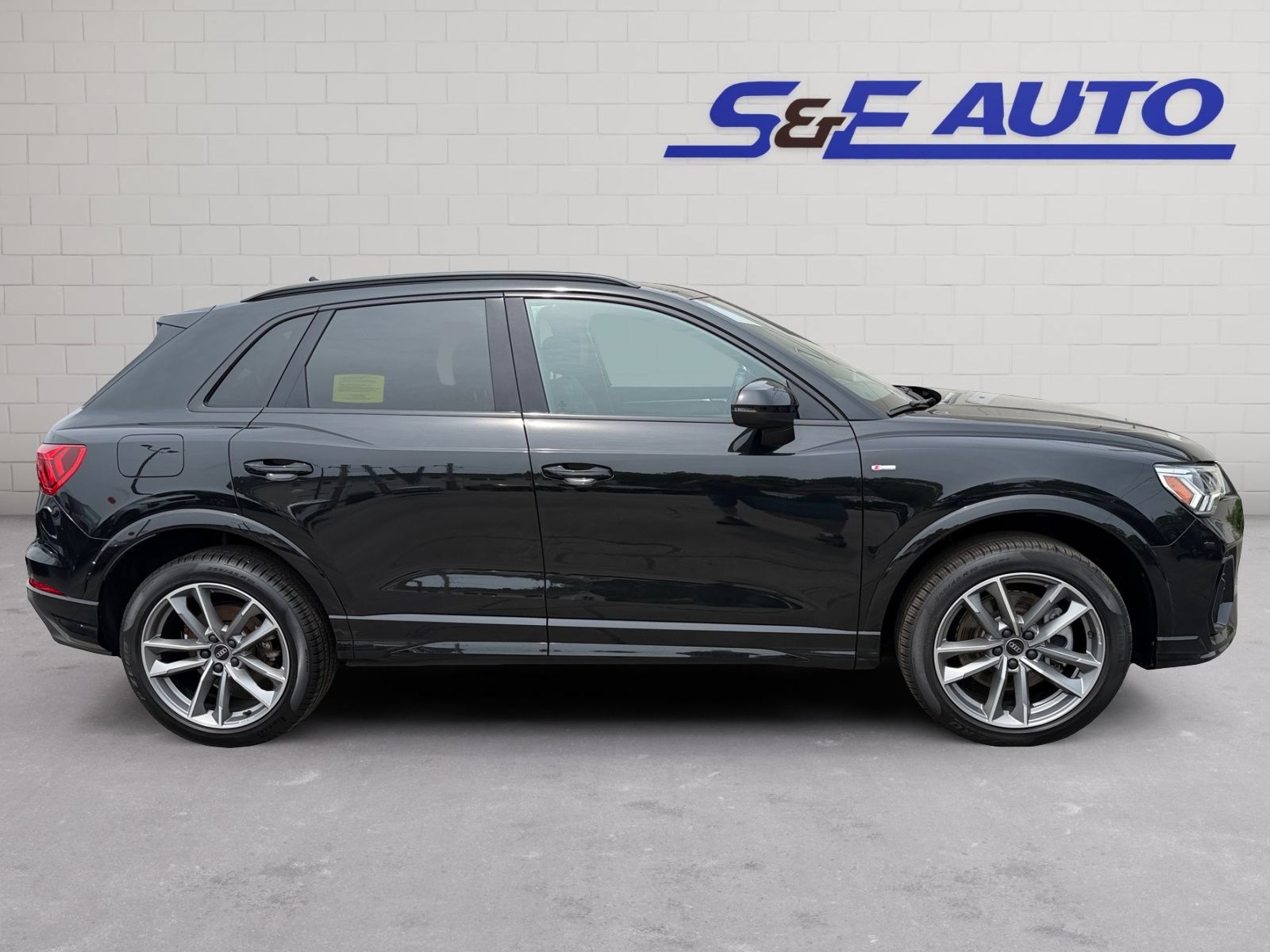 Used 2023 Audi Q3 2.0T Premium Plus w/ Premium Plus Package AWD/4WD image 5