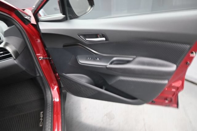 Used 2018 Toyota C-HR XLE FWD image 12