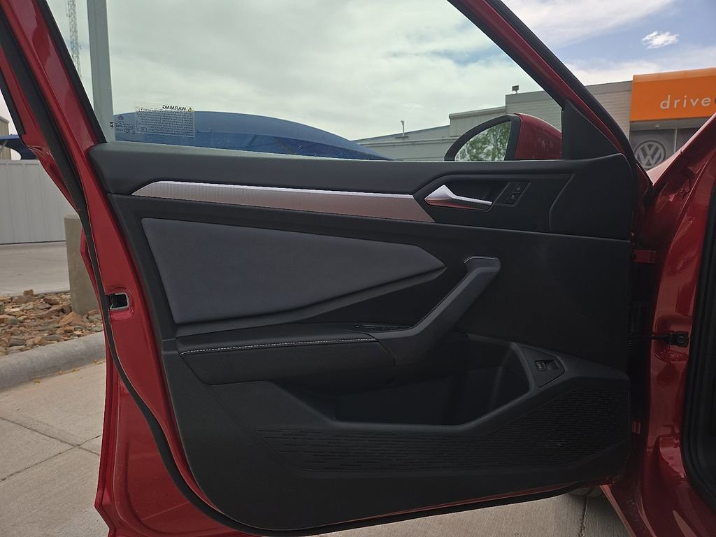Used 2025 Volkswagen Jetta SE image 19