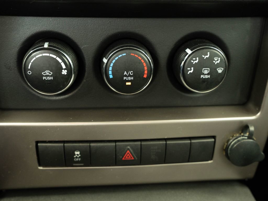 Used 2012 Jeep Liberty Sport RWD image 32