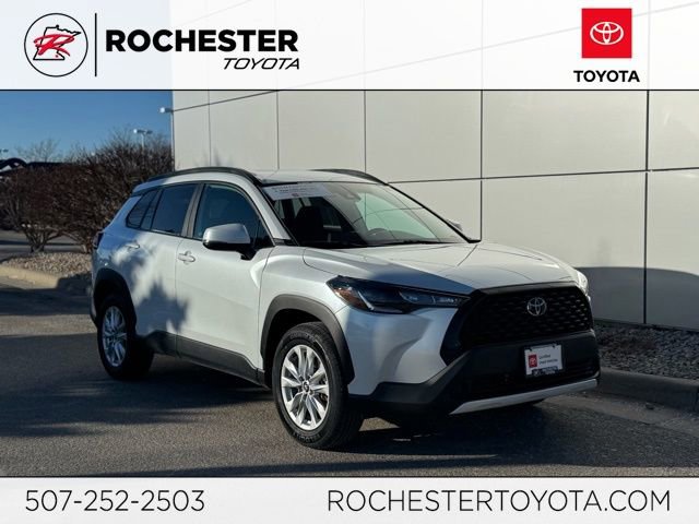 Certified 2022 Toyota Corolla Cross LE image 1