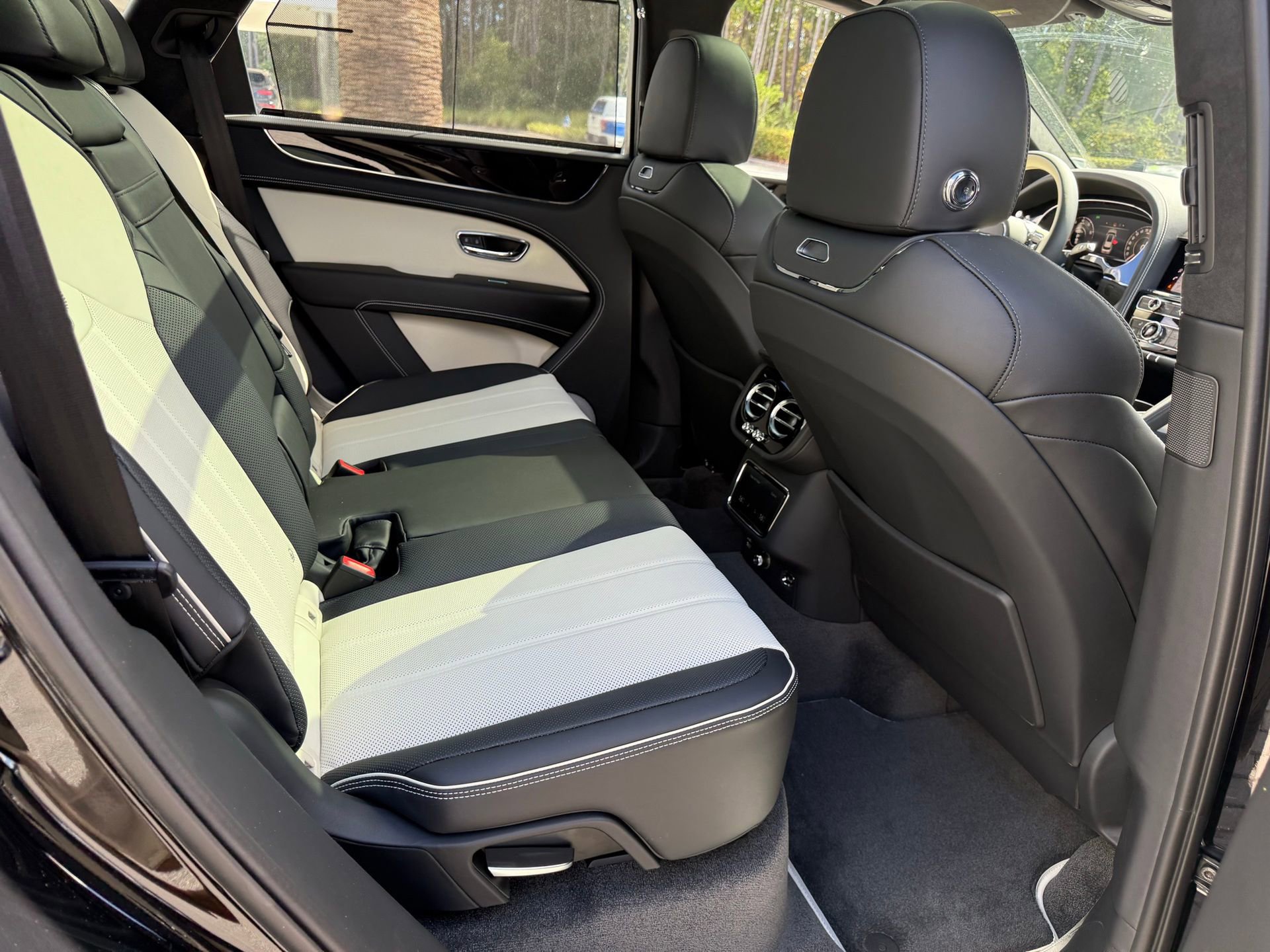 New 2025 Bentley Bentayga image 28